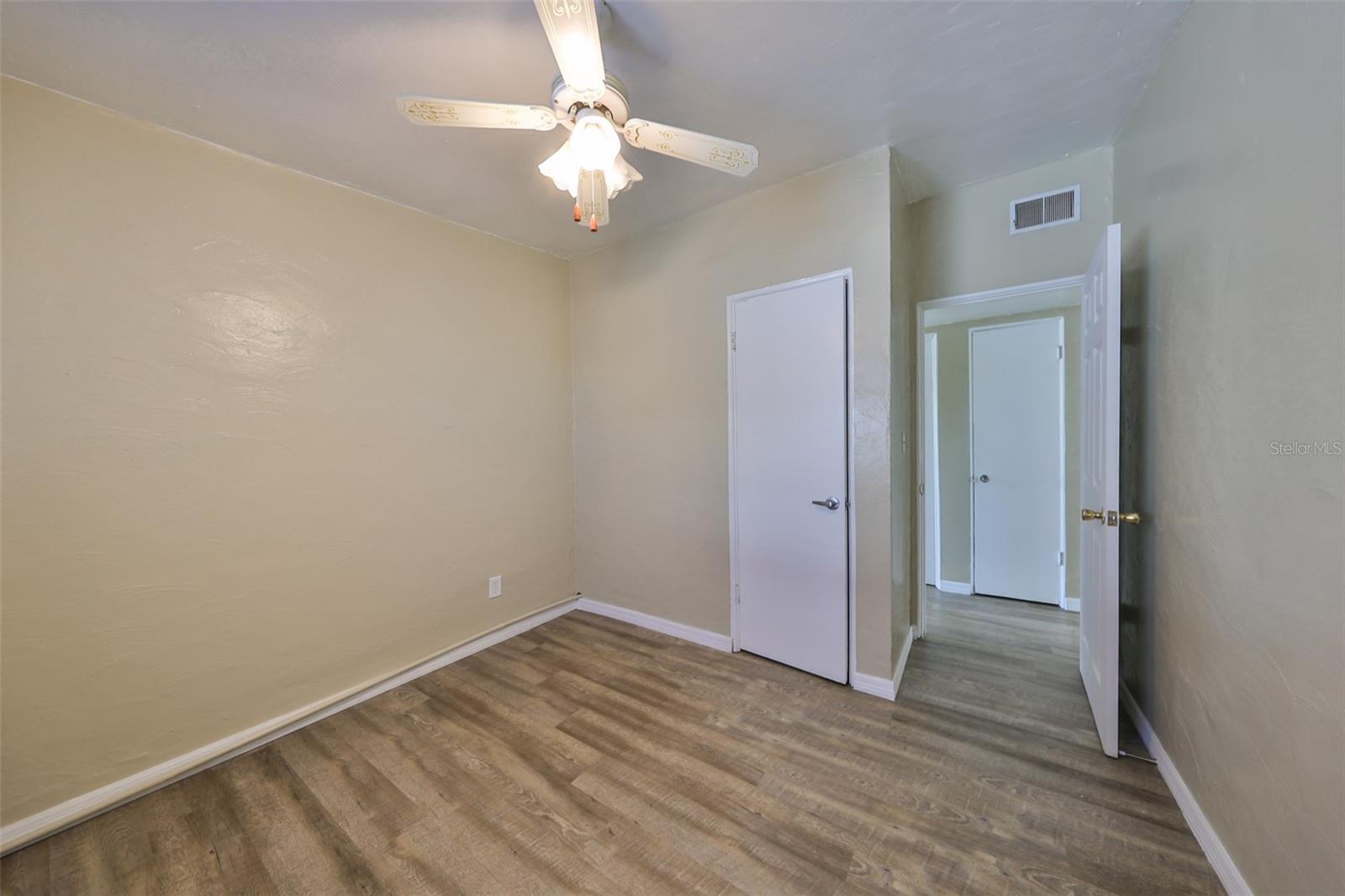 BOULEVARD PARK 2 - Residential Lease