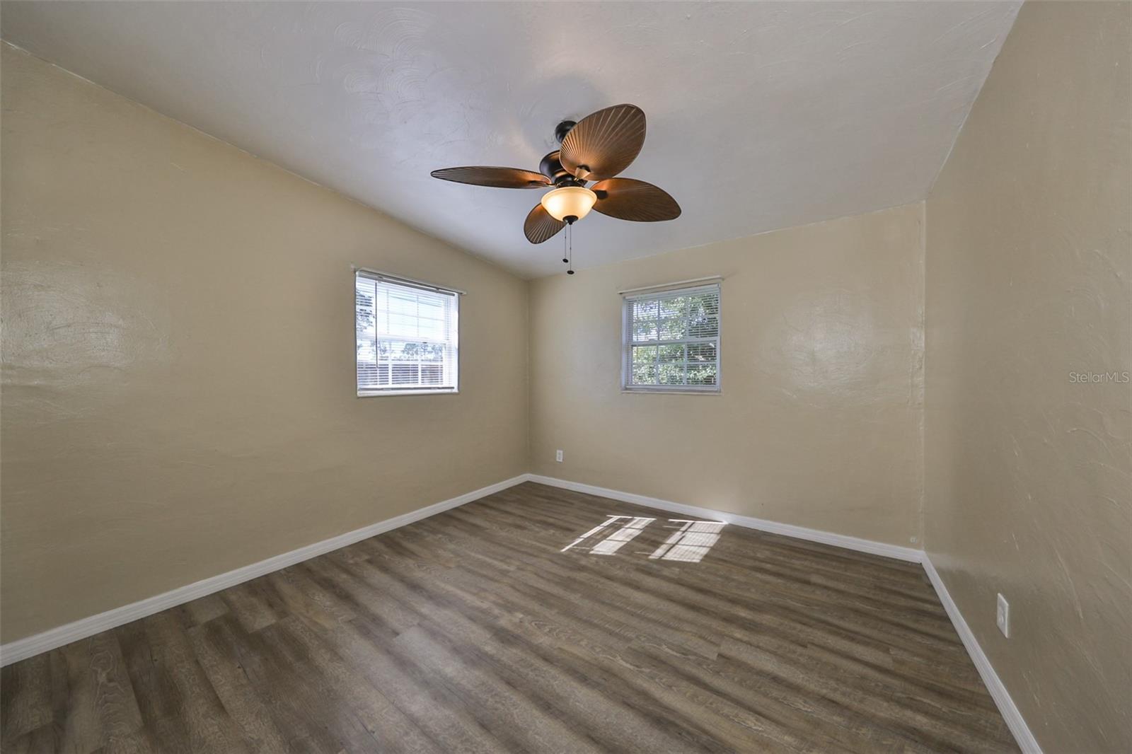 BOULEVARD PARK 2 - Residential Lease