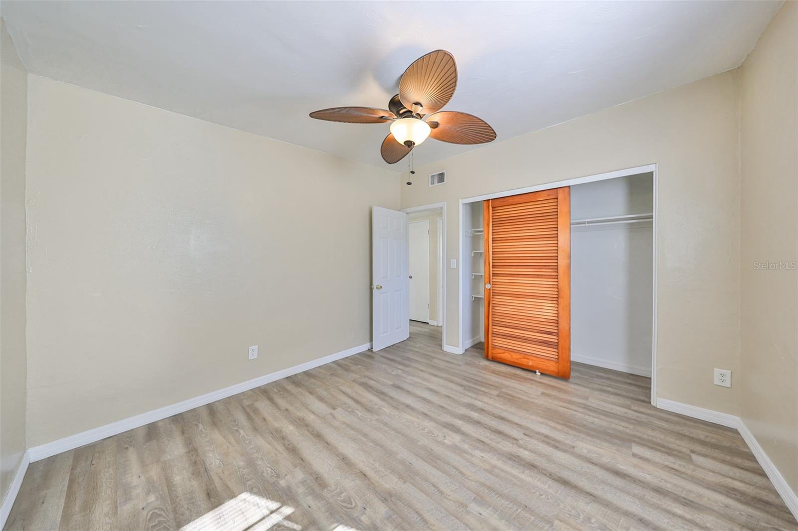 BOULEVARD PARK 2 - Residential Lease