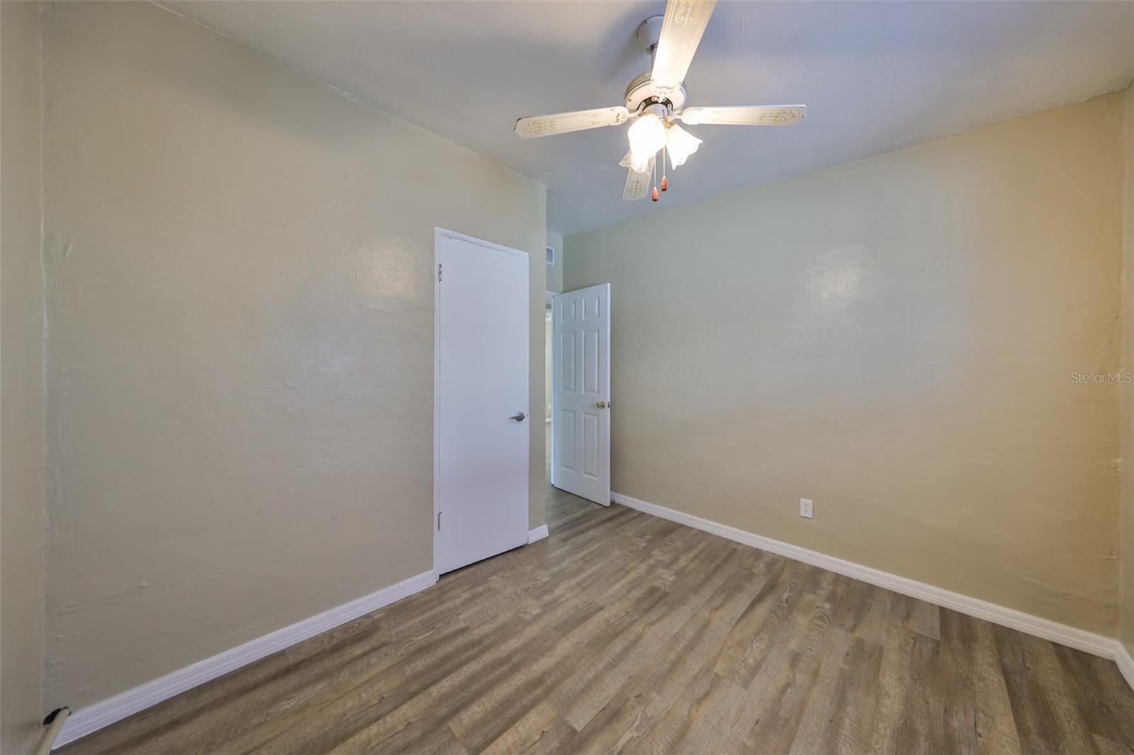 BOULEVARD PARK 2 - Residential Lease