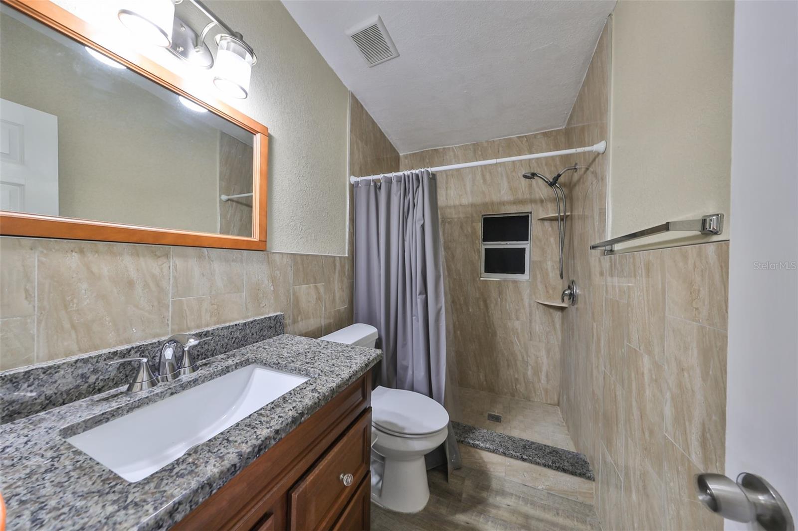 BOULEVARD PARK 2 - Residential Lease