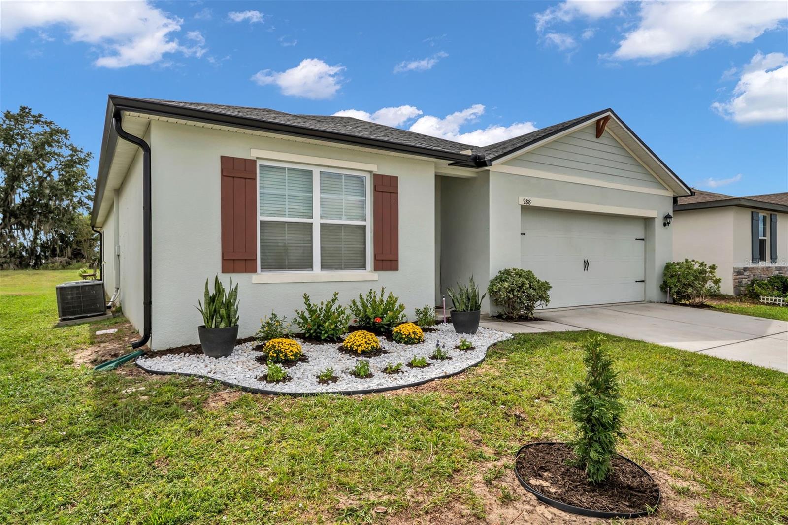 988 CAMBRIDGE DRIVE