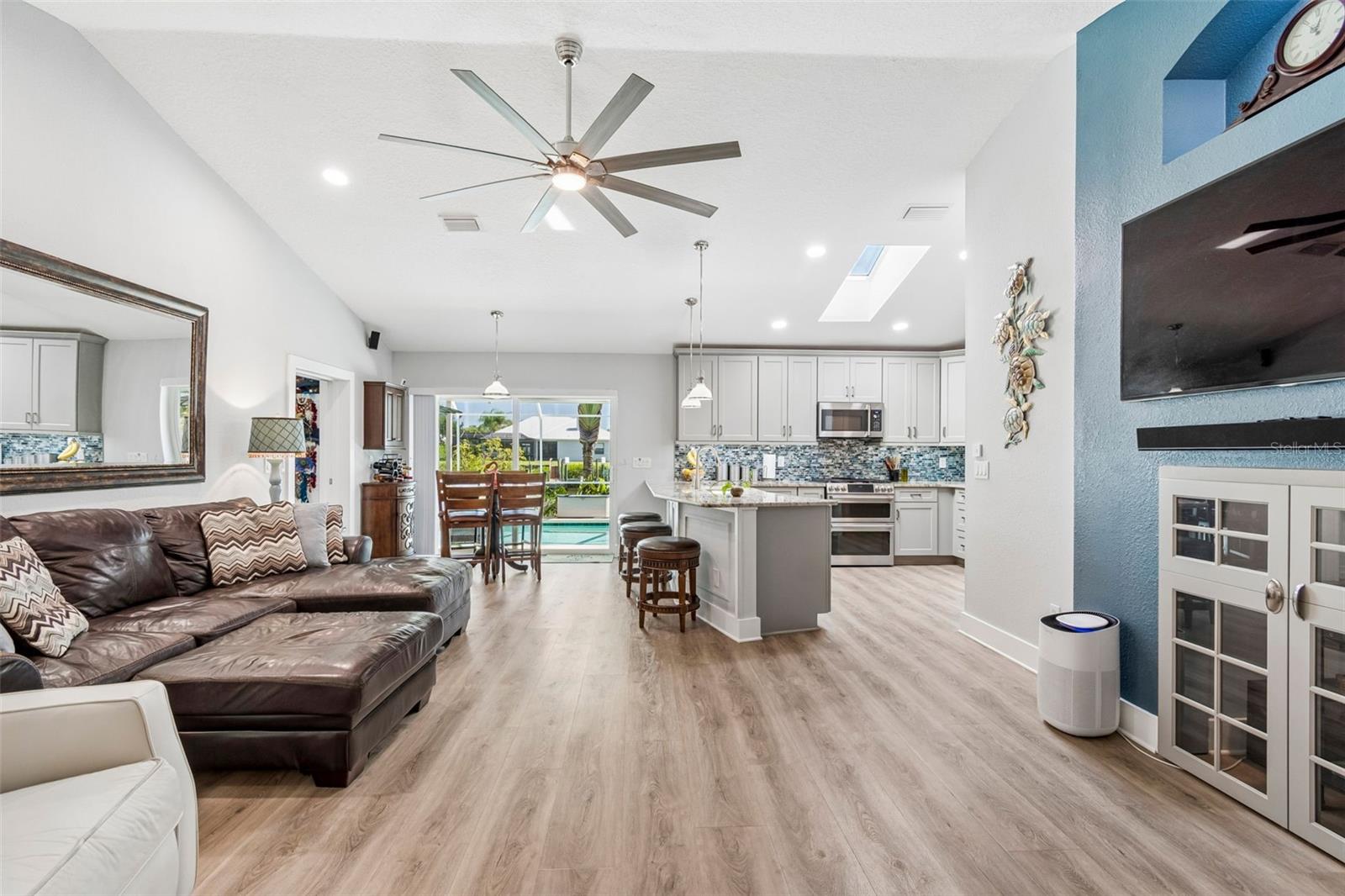 APOLLO BEACH UNIT ONE PT ONE - Residential