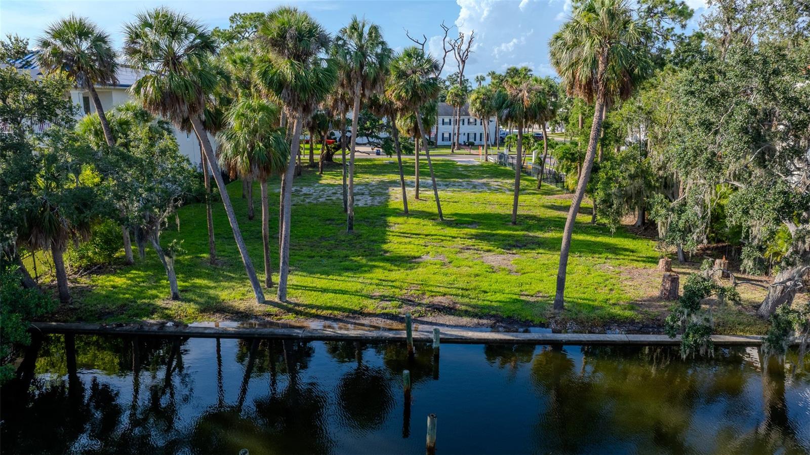 Prime South Tampa Lot – Build Your Dream Estate
Located off Westshore Boulevard on North Dundee, this 20,819 sq ft lot offers a rare opportunity to build a luxury estate in one of South Tampa’s most coveted neighborhoods. Surrounded by multi-million-dollar new construction homes, this expansive property was previously home to a single-story residence, making it ideally suited for a sprawling custom build or modern mansion—with plenty of land left over for lush landscaping, a pool, or outdoor living spaces.
Set along the serene North Dundee River, with direct access to Tampa Bay and the Gulf, this is waterfront living at its best. The surrounding area is seeing a wave of redevelopment, with several 10,000+ sq ft homes already completed or underway.
Just minutes from top-rated public and private schools, premier shopping malls, Tampa International Airport, private aviation options, and vibrant downtown Tampa—you’ll be in the heart of it all while enjoying the privacy and exclusivity of this elite enclave.
Whether you're an investor, developer, or end-user looking to build your forever home, this is a one-of-a-kind opportunity to secure your place in South Tampa’s most desirable corridor.
