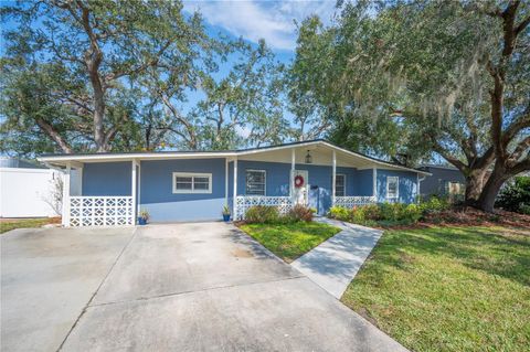 A home in LAKELAND