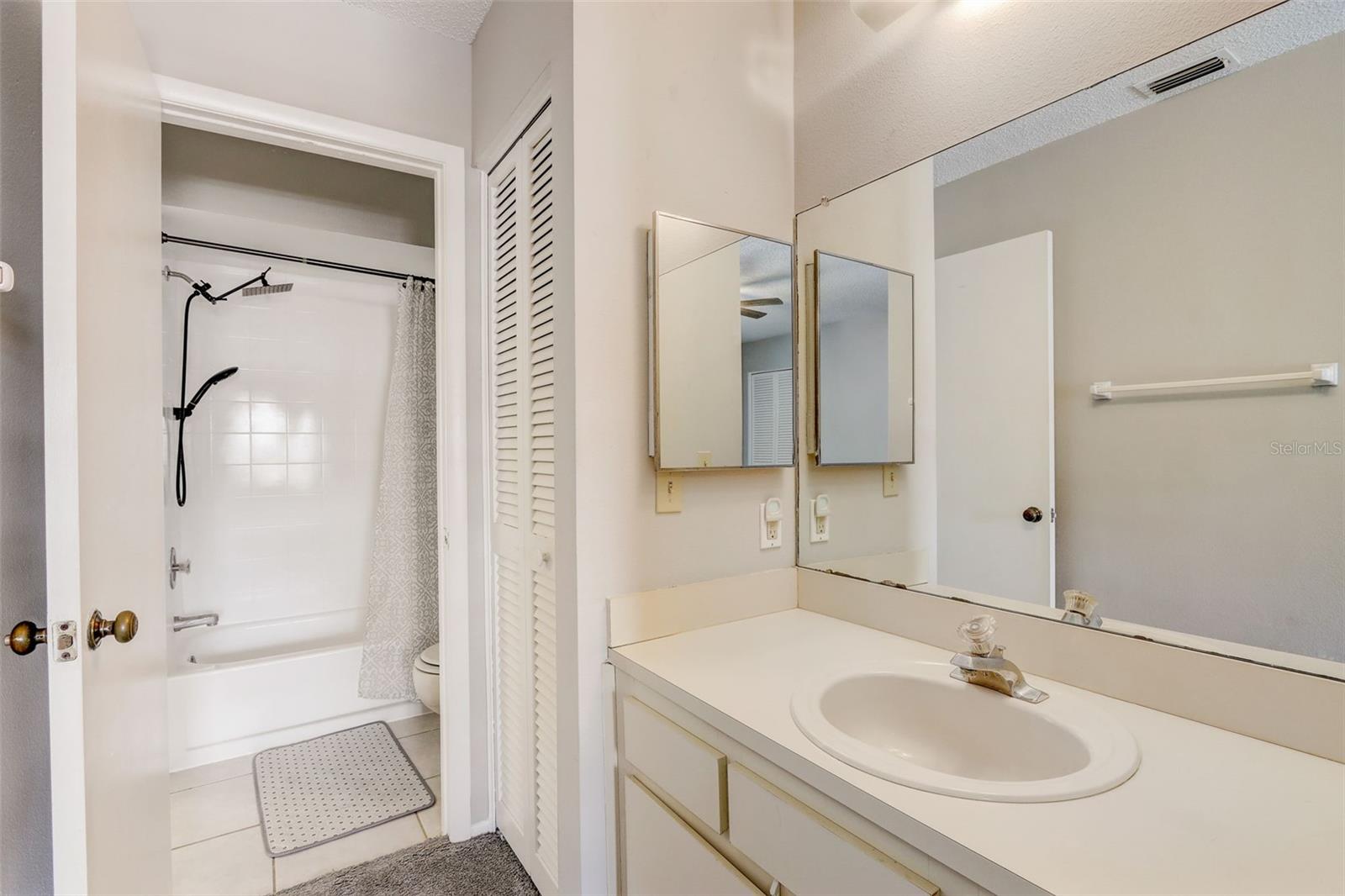 LAURELON VILLAGE OF MEADOWOOD - Residential