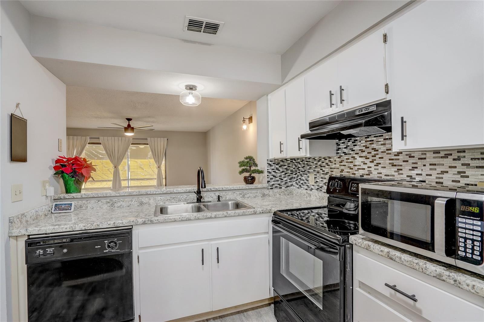 LAURELON VILLAGE OF MEADOWOOD - Residential