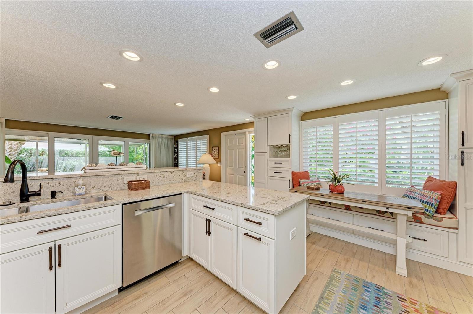 LAKE LA VISTA REP - Residential