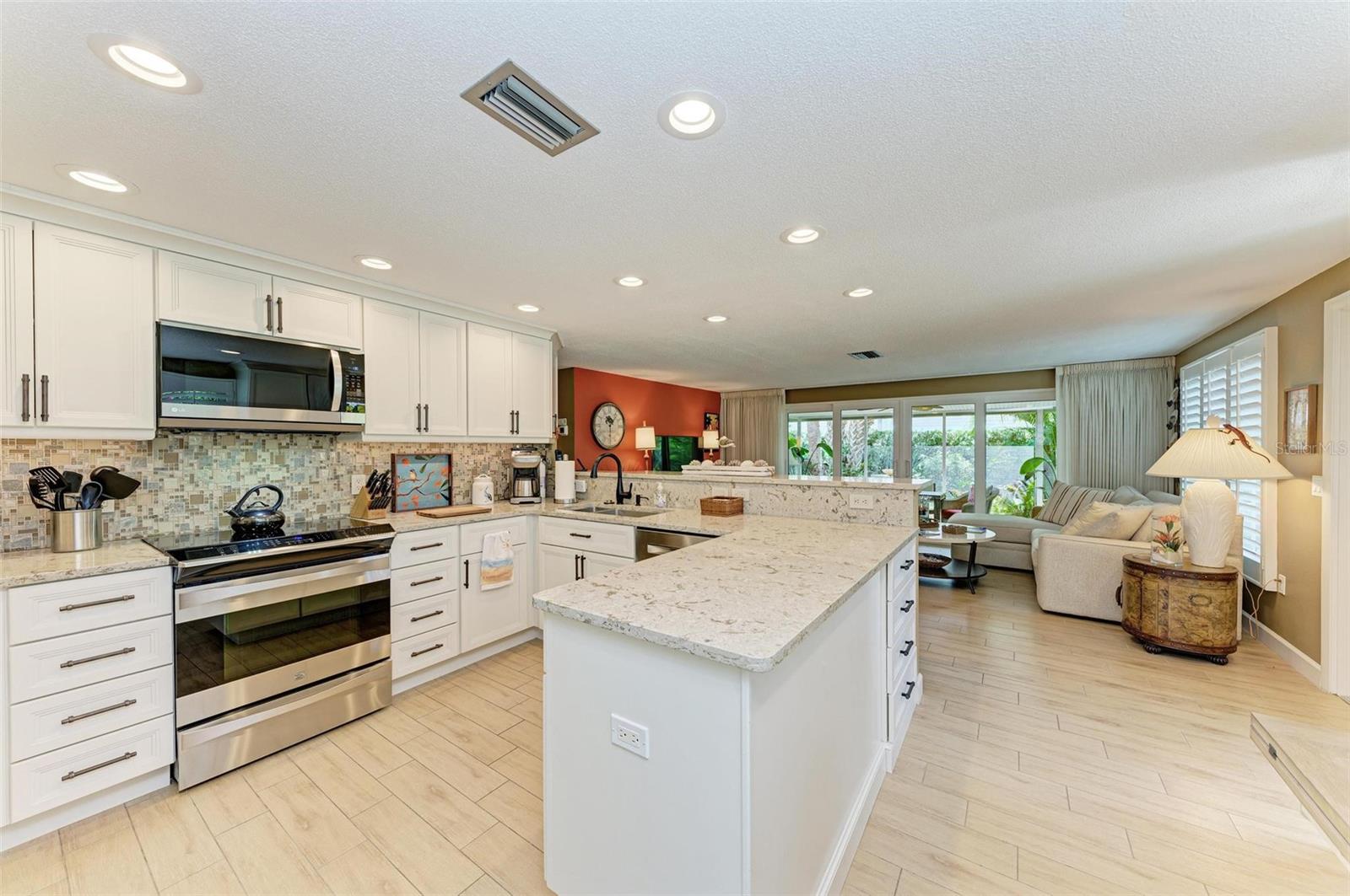 LAKE LA VISTA REP - Residential