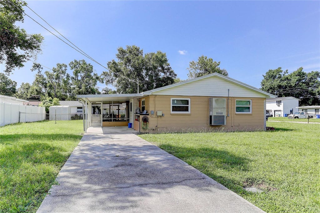 Photo of 7703 Lakeside Boulevard, Tampa, FL 33614 (MLS # TB8543949)