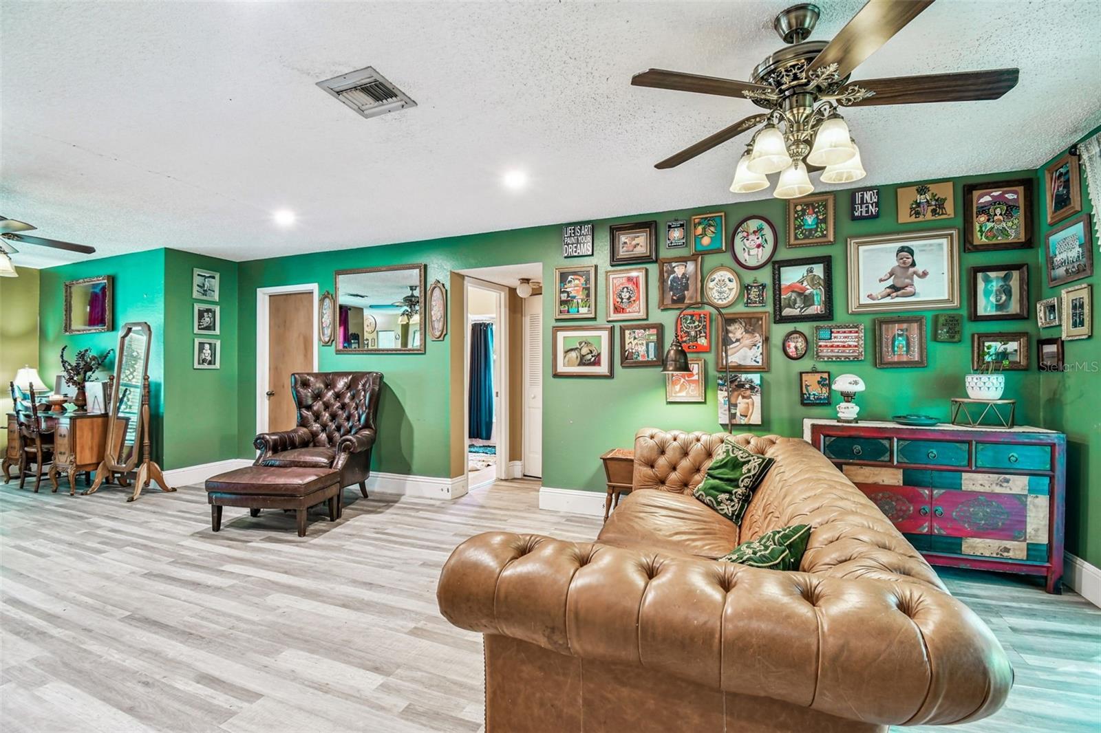 RAVENWOOD MANOR - Residential