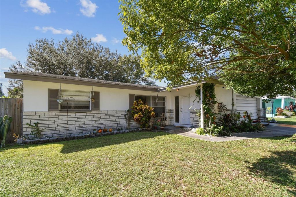 Photo of 1444 Cottonwood Terrace, Dunedin, FL 34698 (MLS # TB8430330)