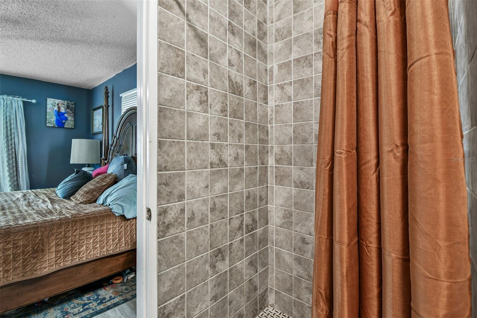 RAVENWOOD MANOR - Residential
