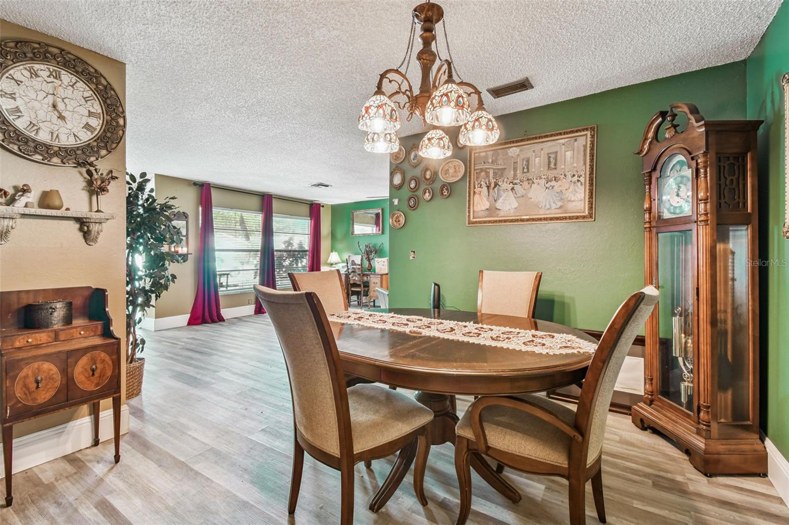 RAVENWOOD MANOR - Residential