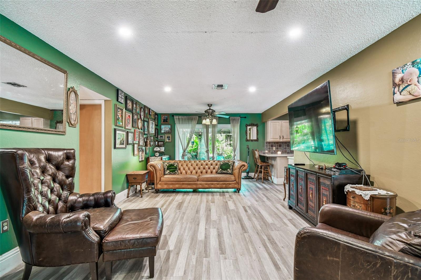 RAVENWOOD MANOR - Residential