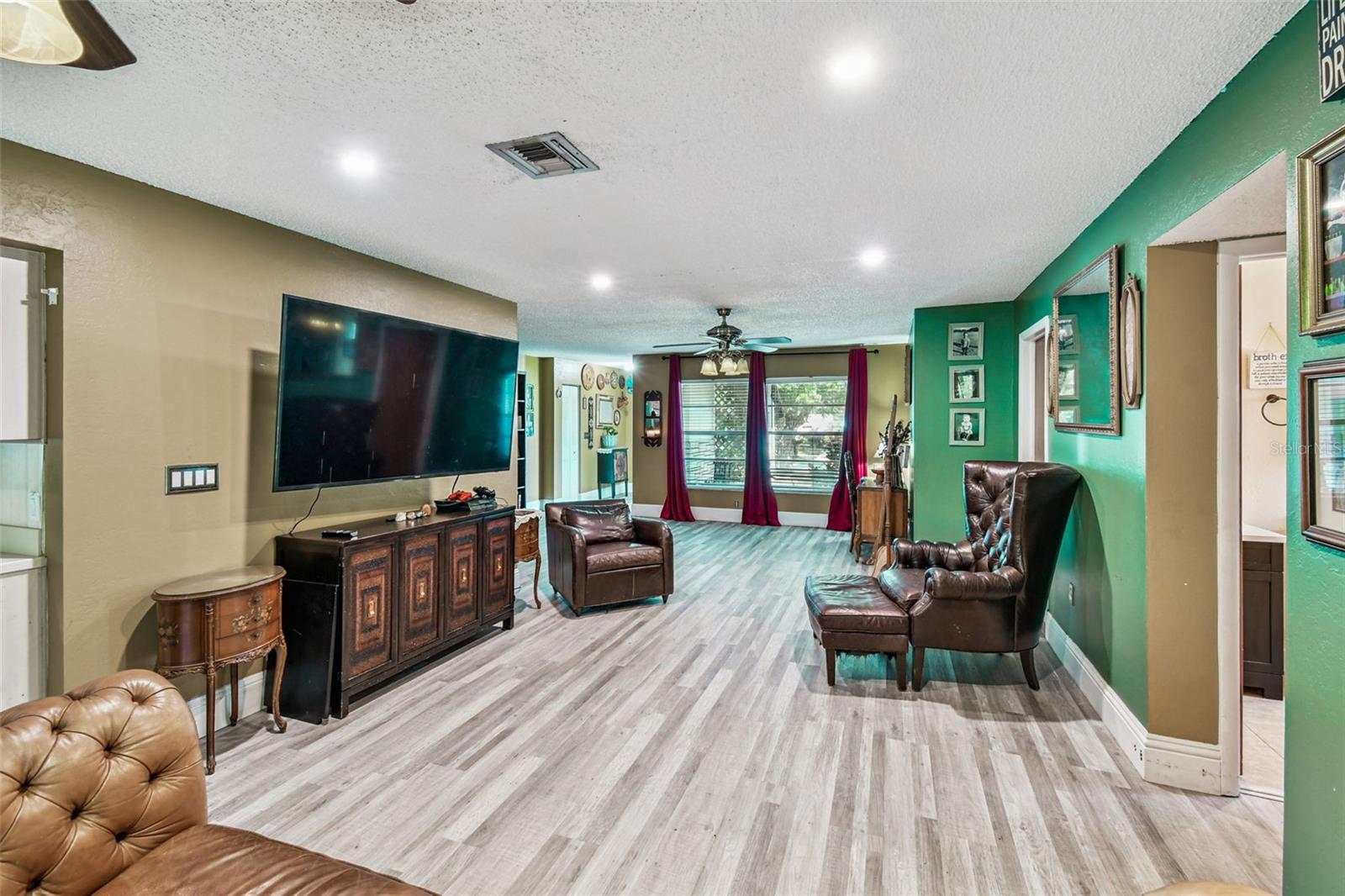 RAVENWOOD MANOR - Residential