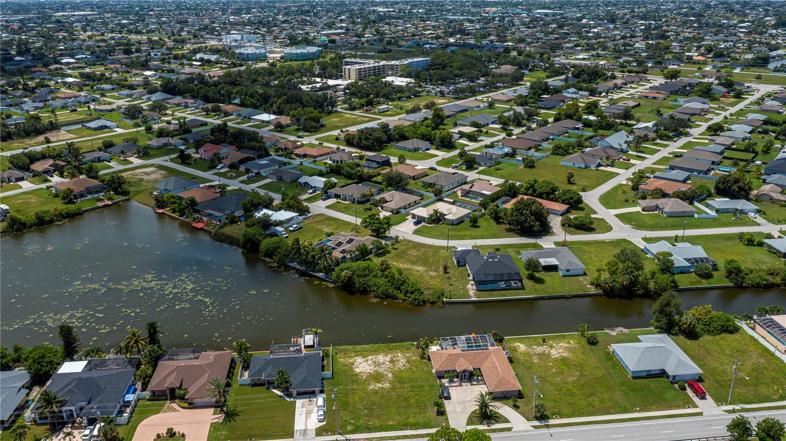 CAPE CORAL - Land