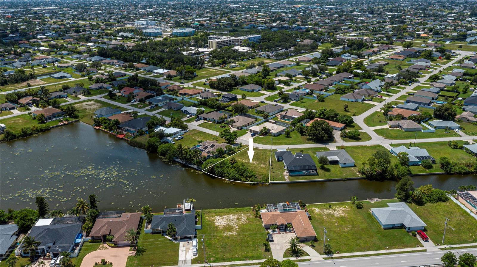 CAPE CORAL - Land