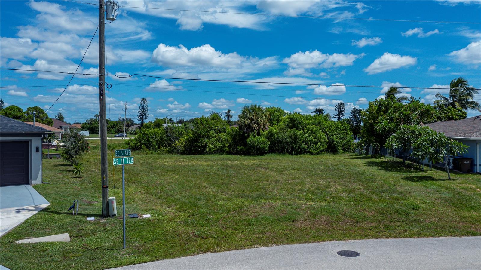 CAPE CORAL - Land