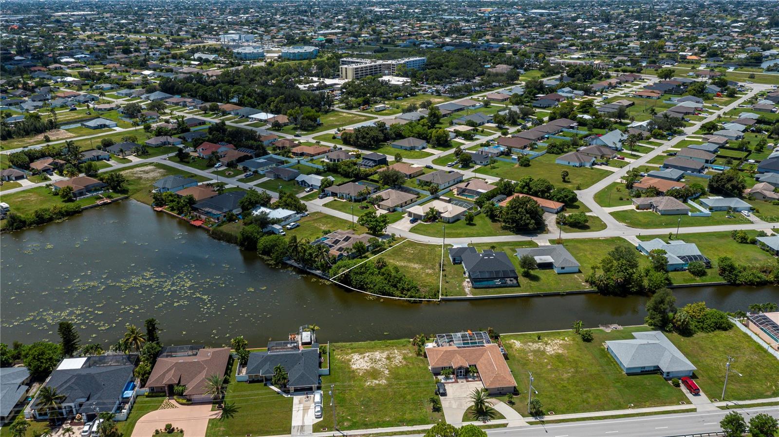 CAPE CORAL - Land