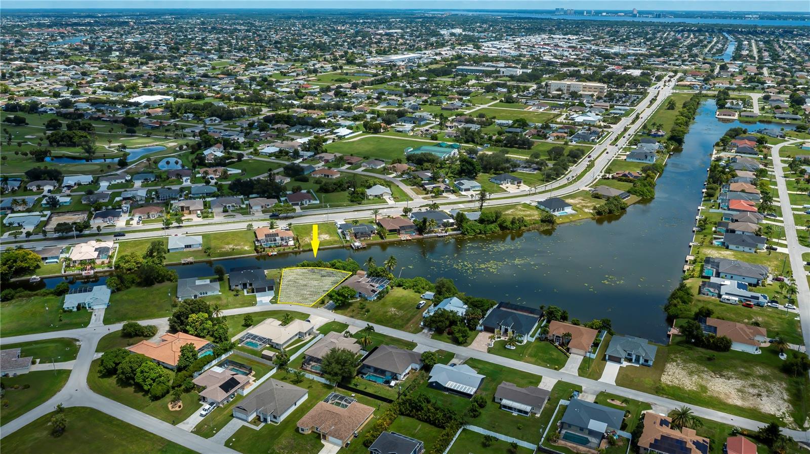 CAPE CORAL - Land