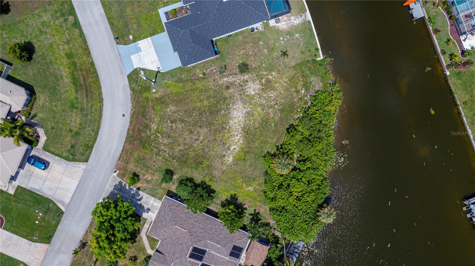 CAPE CORAL - Land