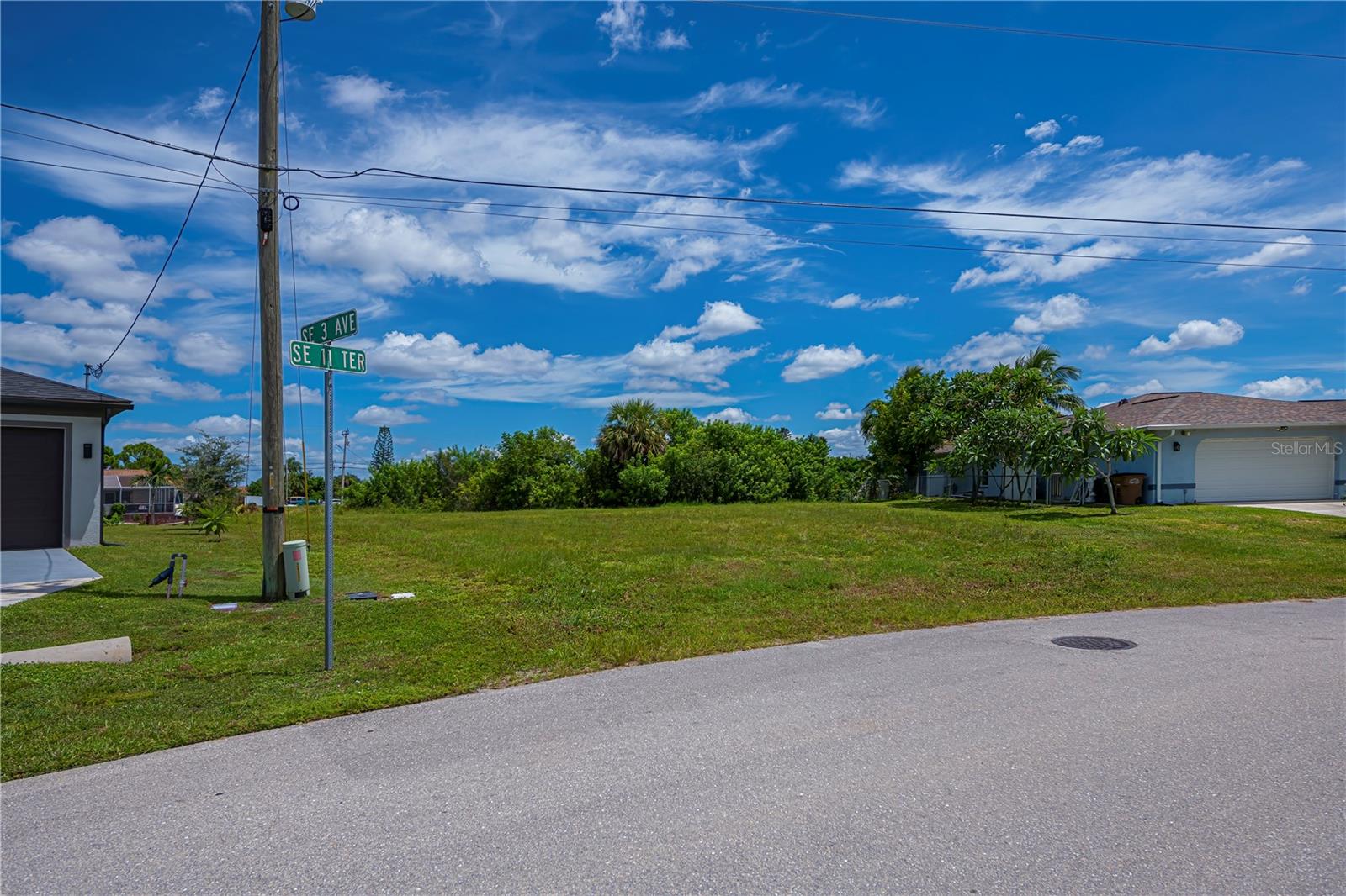 CAPE CORAL - Land