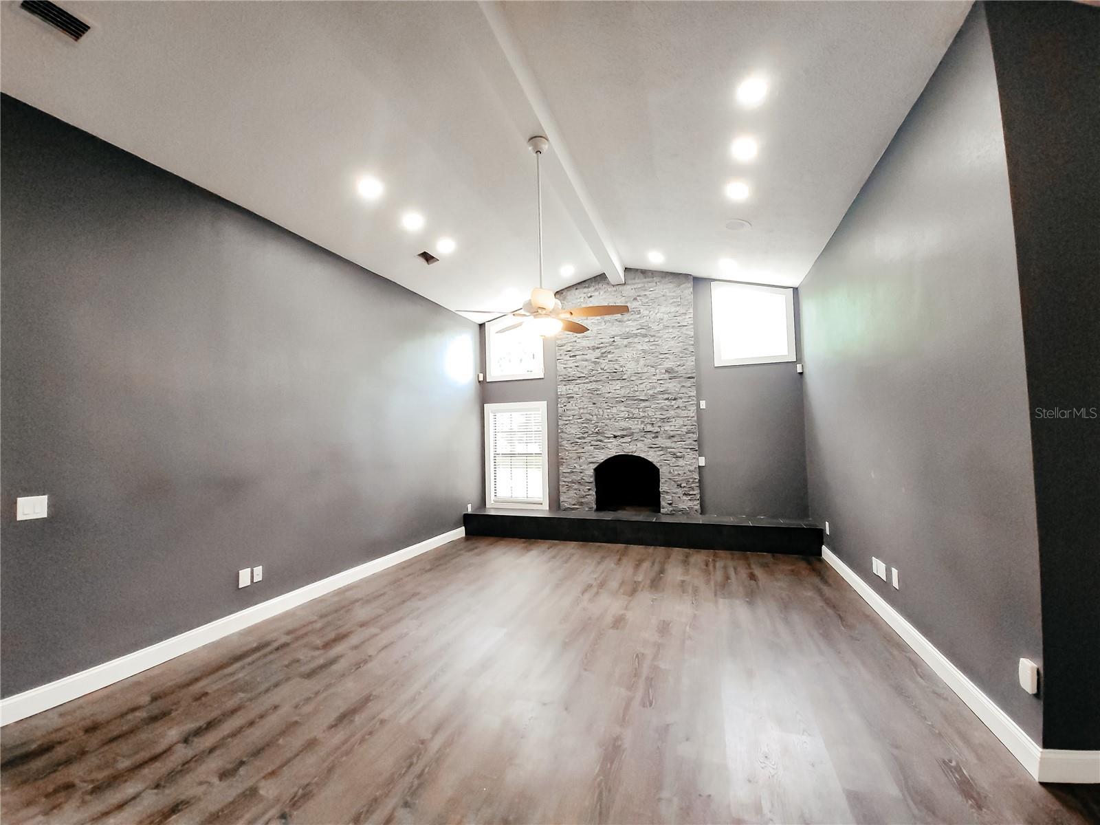 BLOOMINGDALE SEC F UNIT 1 - Residential Lease