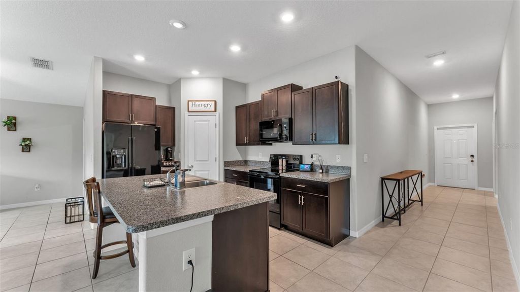 Photo of Lakeland, FL 33811 (MLS # L4956991)