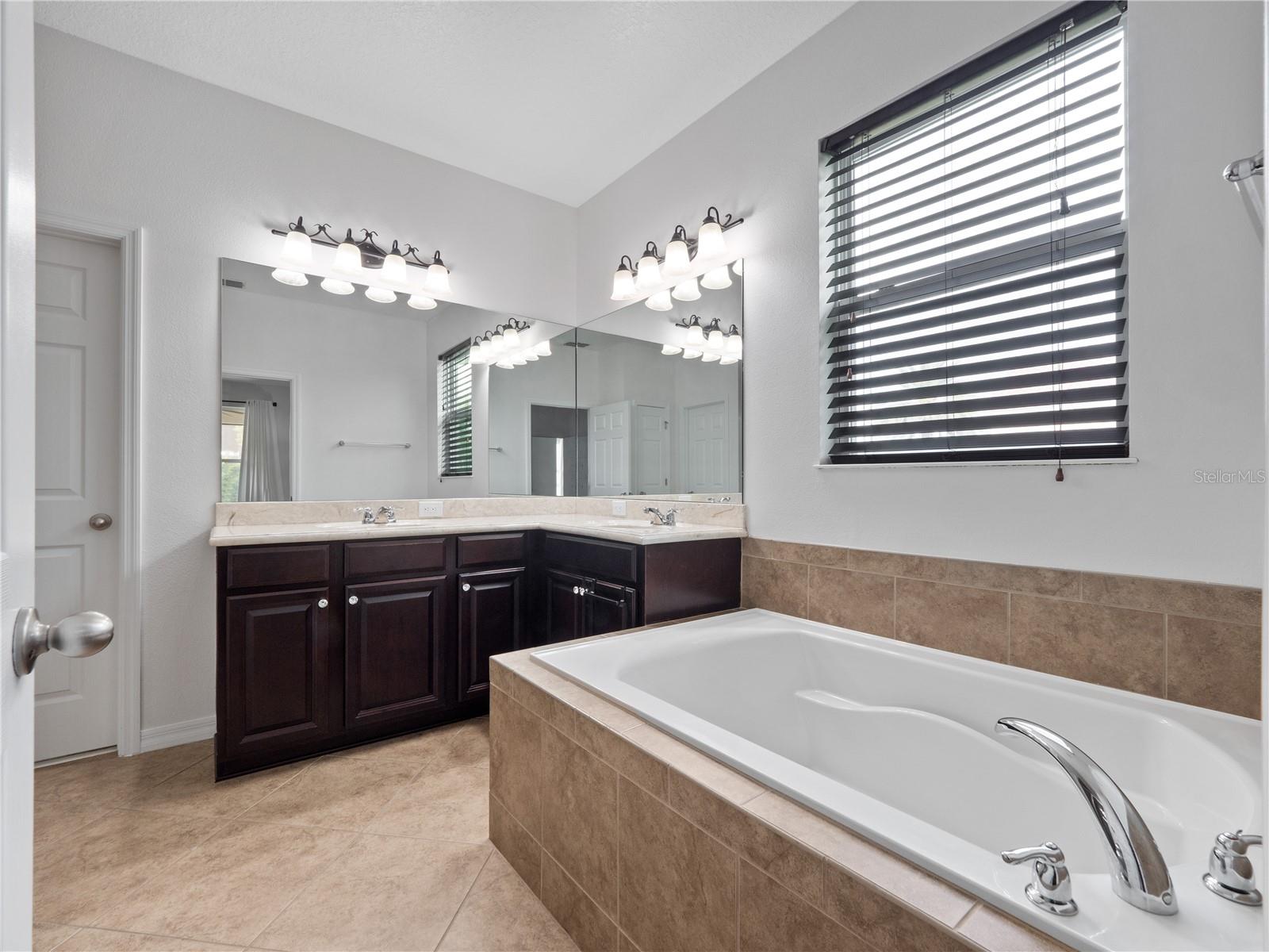 QUAIL ESTATES - Residential