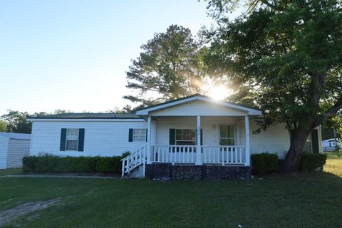Photo of 262 SW Lynnwood Avenue, Lake City, FL 32024 (MLS # GC538529)