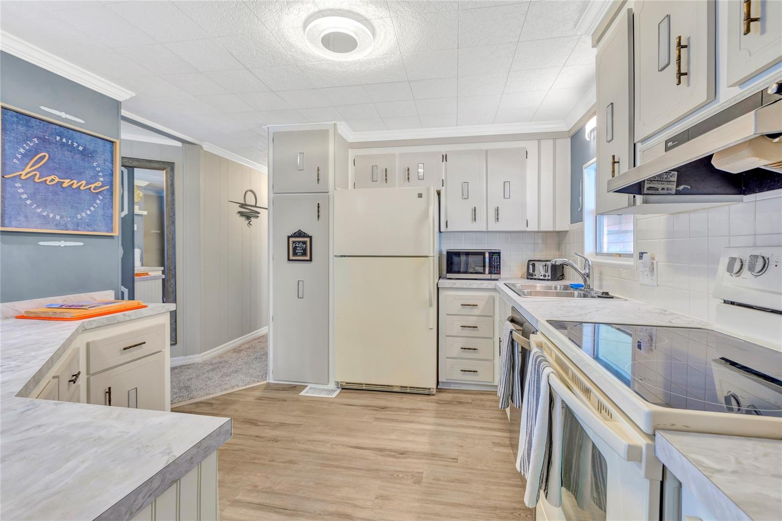 MAPLE LEAF ESTATES - Residential