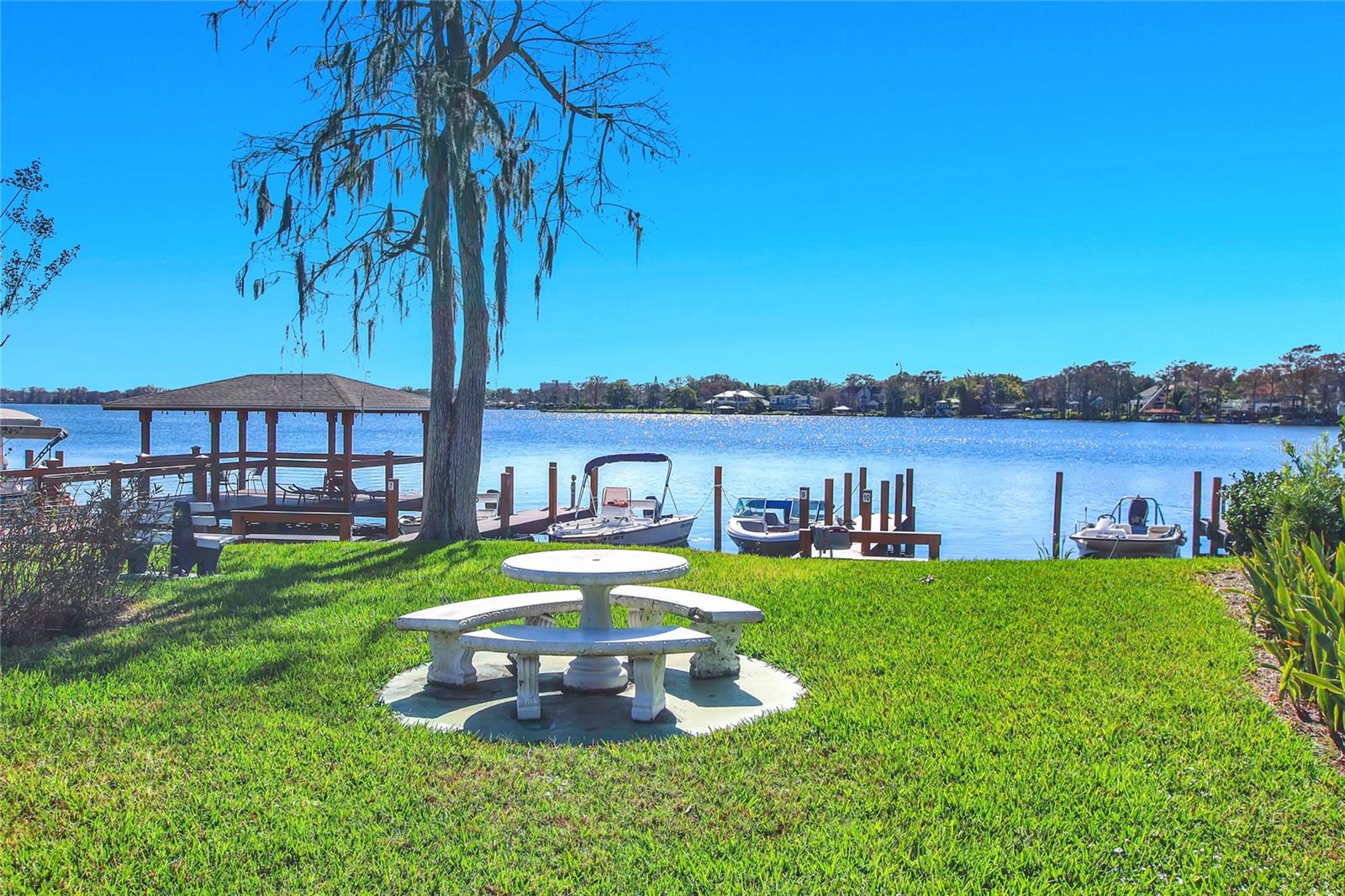 LAKESIDE MANOR APTS CONDO - Residential