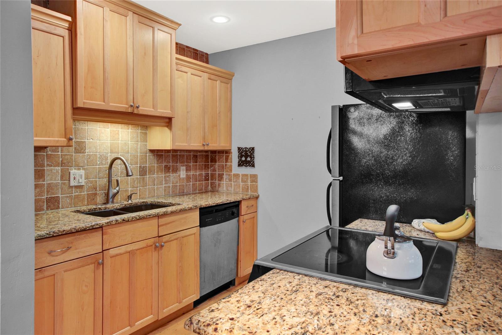 LAKESIDE MANOR APTS CONDO - Residential