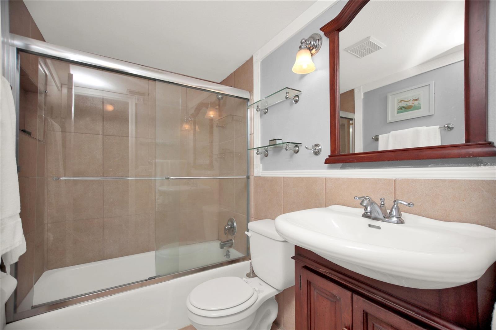 LAKESIDE MANOR APTS CONDO - Residential