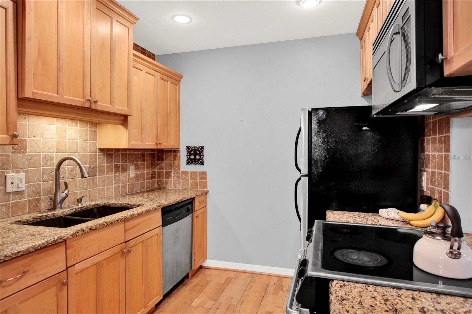 LAKESIDE MANOR APTS CONDO - Residential