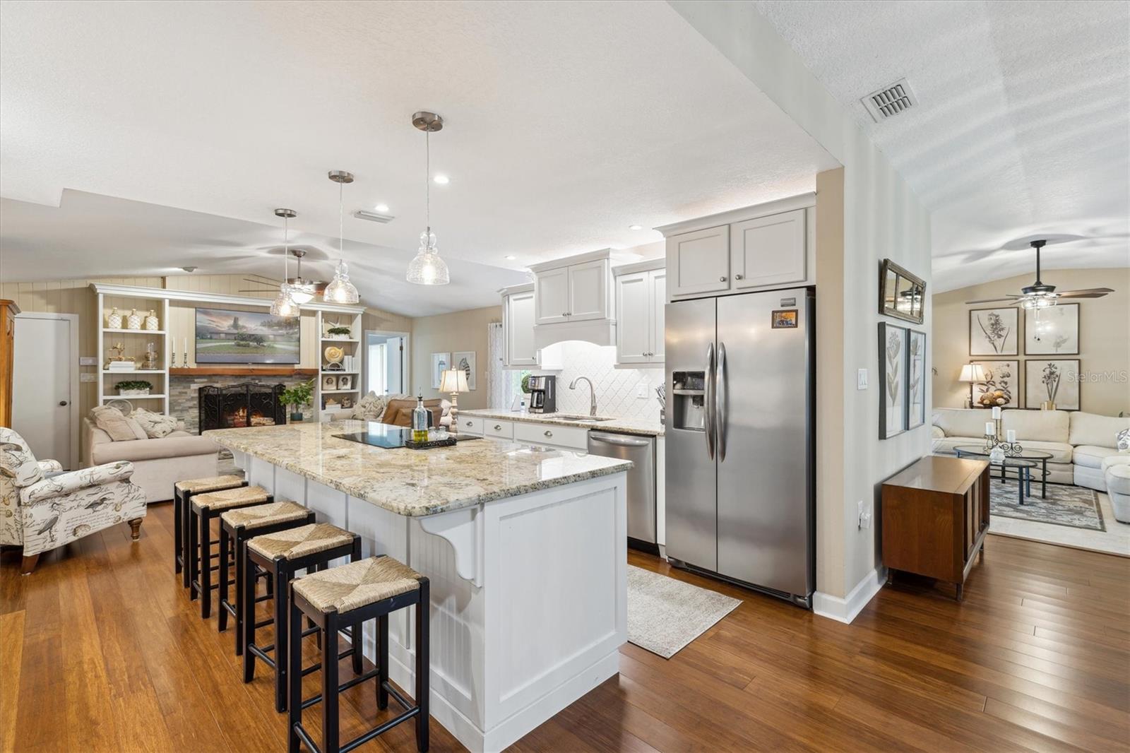906 CRESTVIEW DRIVE