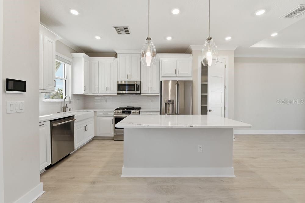 4052 SANTA CATERINA BOULEVARD 10102