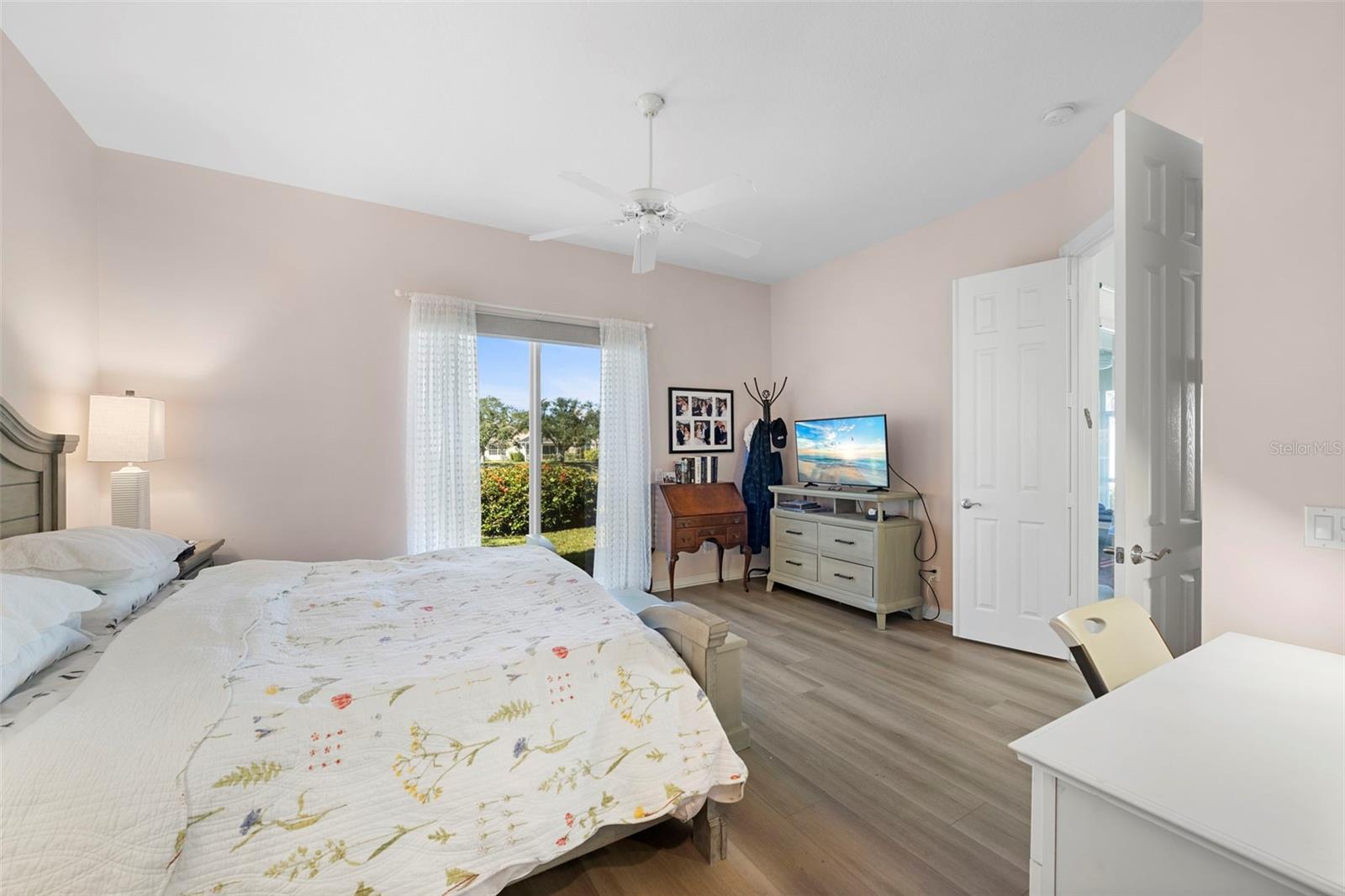 VILLAGEWALK - Residential