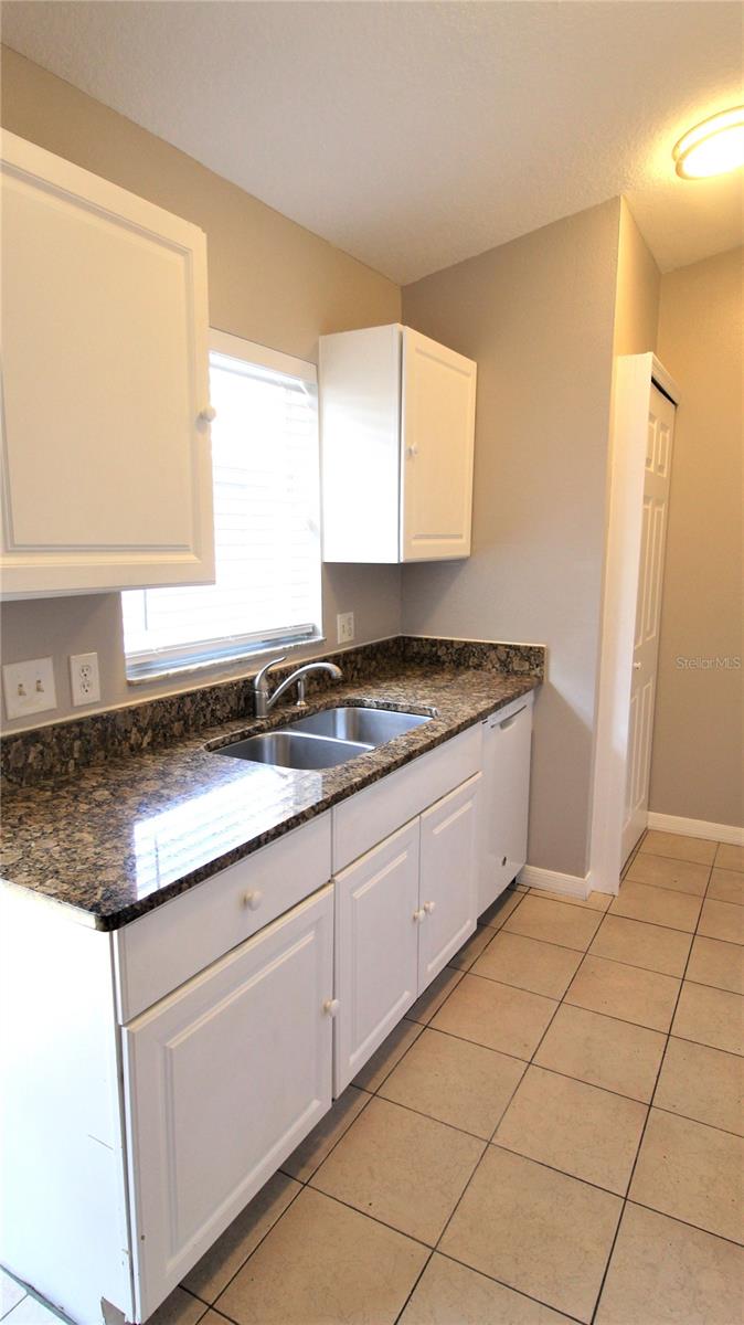 CRESTLINE - Residential Lease