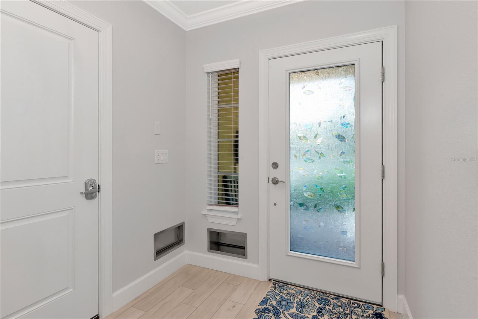 5561 CANNES CIRCLE 5101