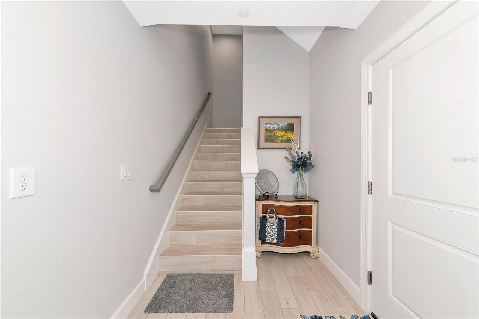5561 CANNES CIRCLE 5101