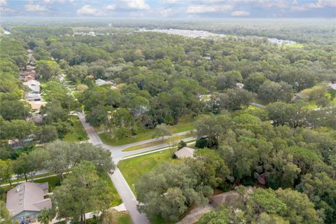 A home in DELAND