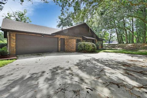 A home in DELAND