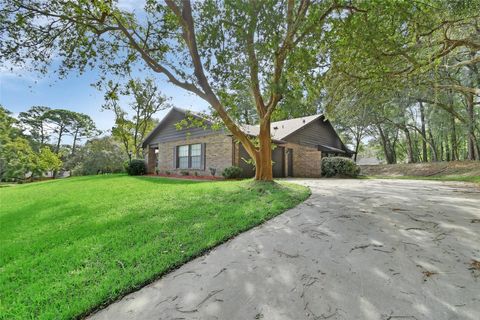 A home in DELAND