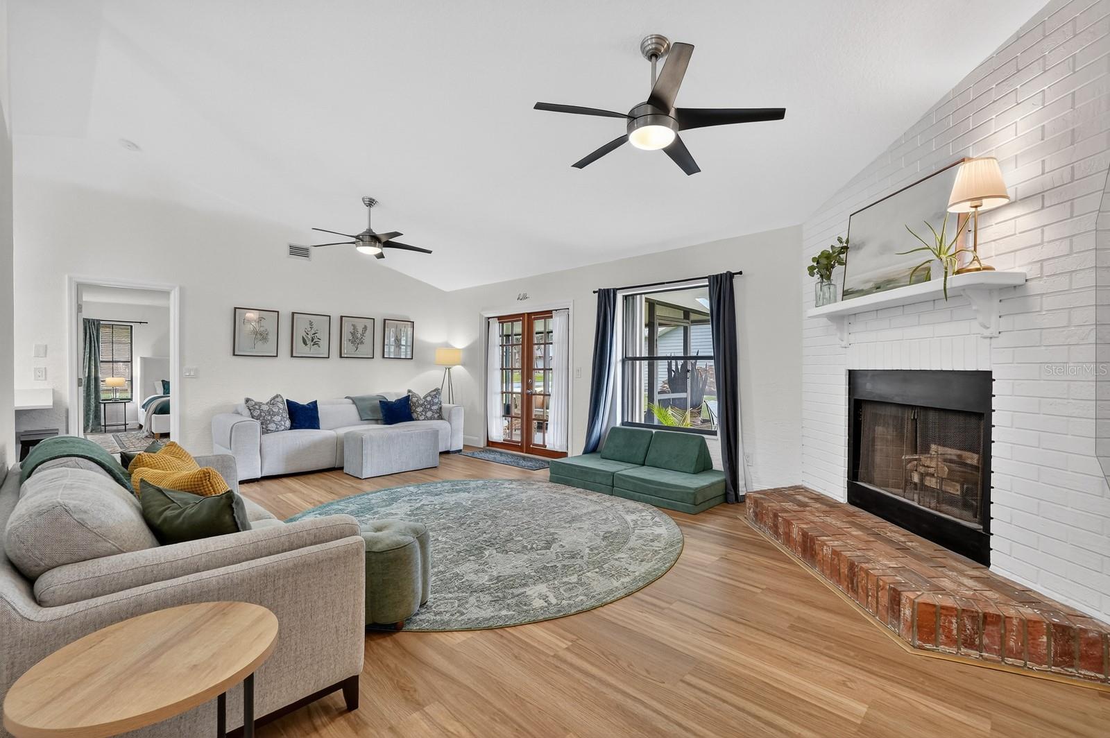 LONE OAK UNIT 01 - Residential