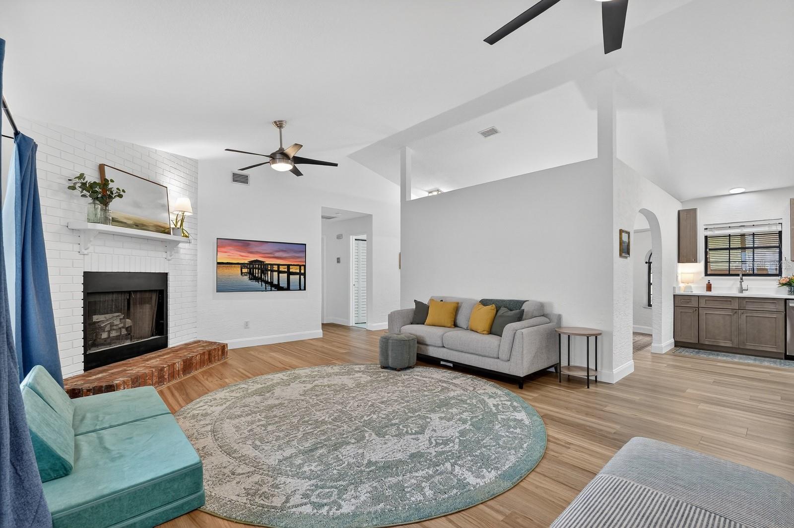 LONE OAK UNIT 01 - Residential