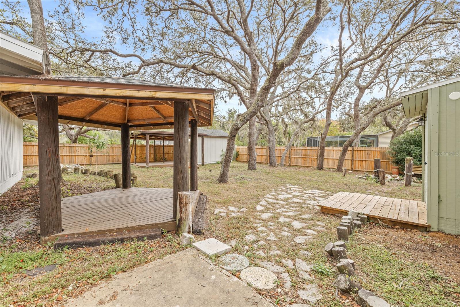 MOON LAKE ESTATES - Residential