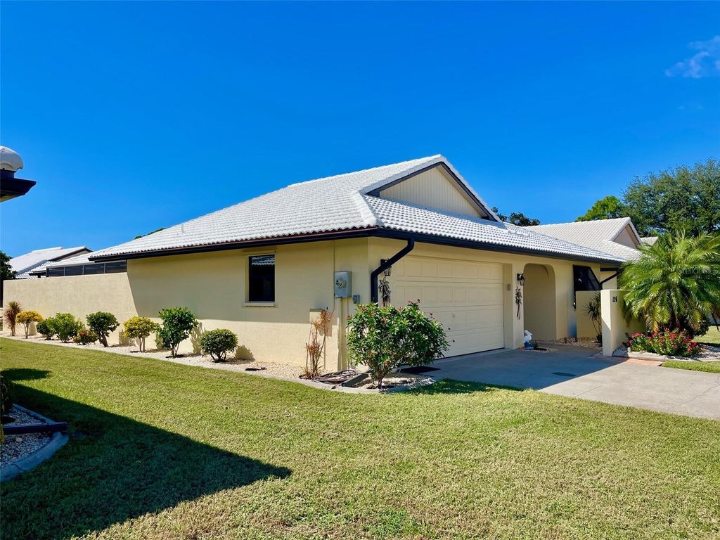 Photo of 126 Sandstone Circle, Venice, FL 34293 (MLS # A4666535)