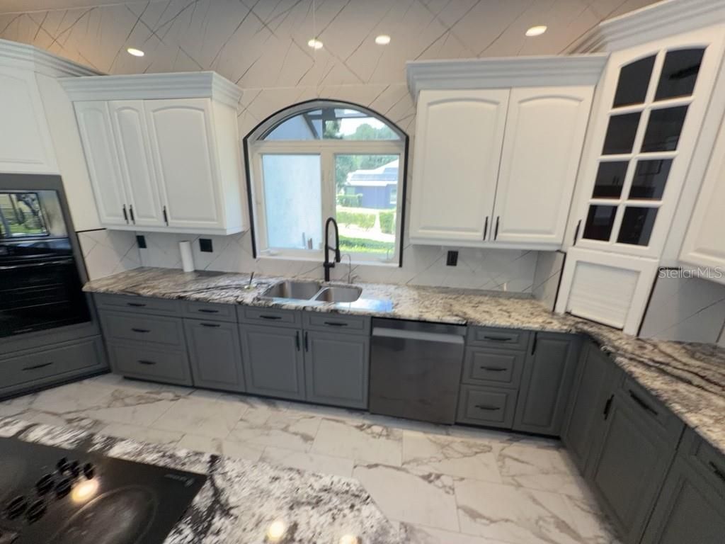 Photo of 8131 Vineland Oaks Boulevard, Orlando, FL 32835 (MLS # O6421040)